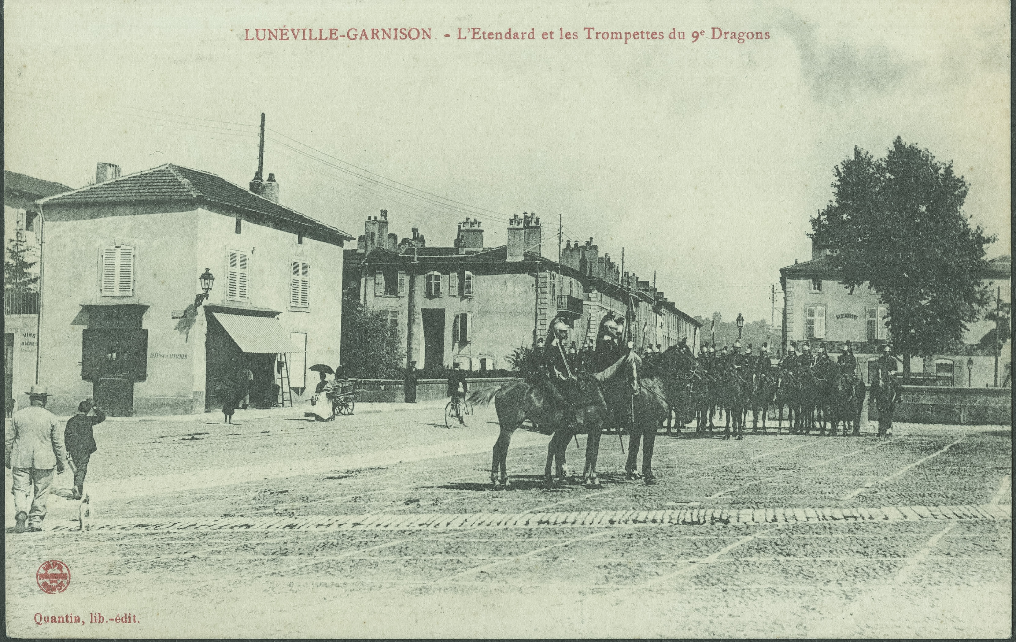 Contenu du Lunéville-Garnison. L’étendard et les trompettes du 9e Dragons