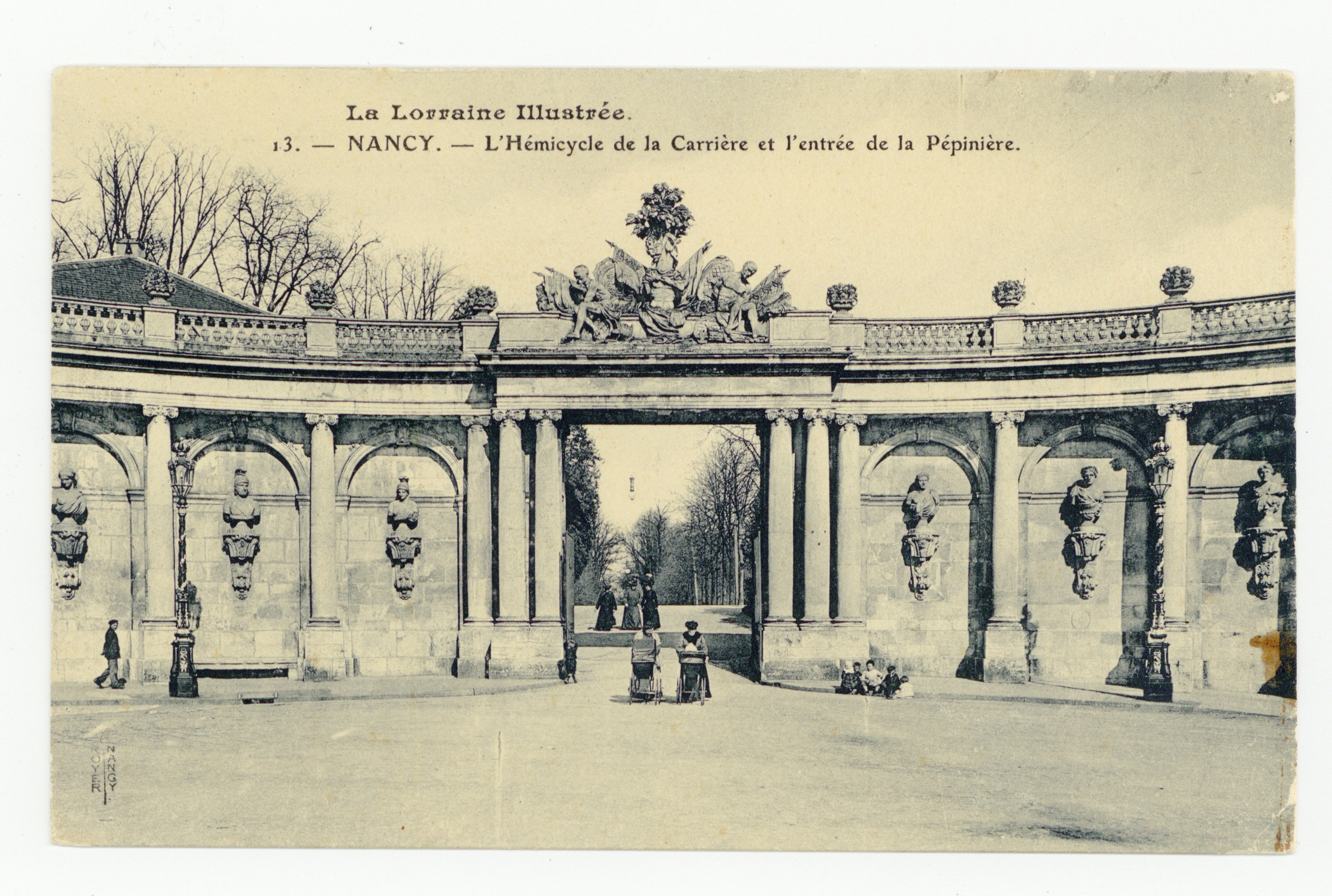 Contenu du Nancy : l'hémicycle de la Carrière et l'entrée de la Pépinière, la Lorraine illustrée