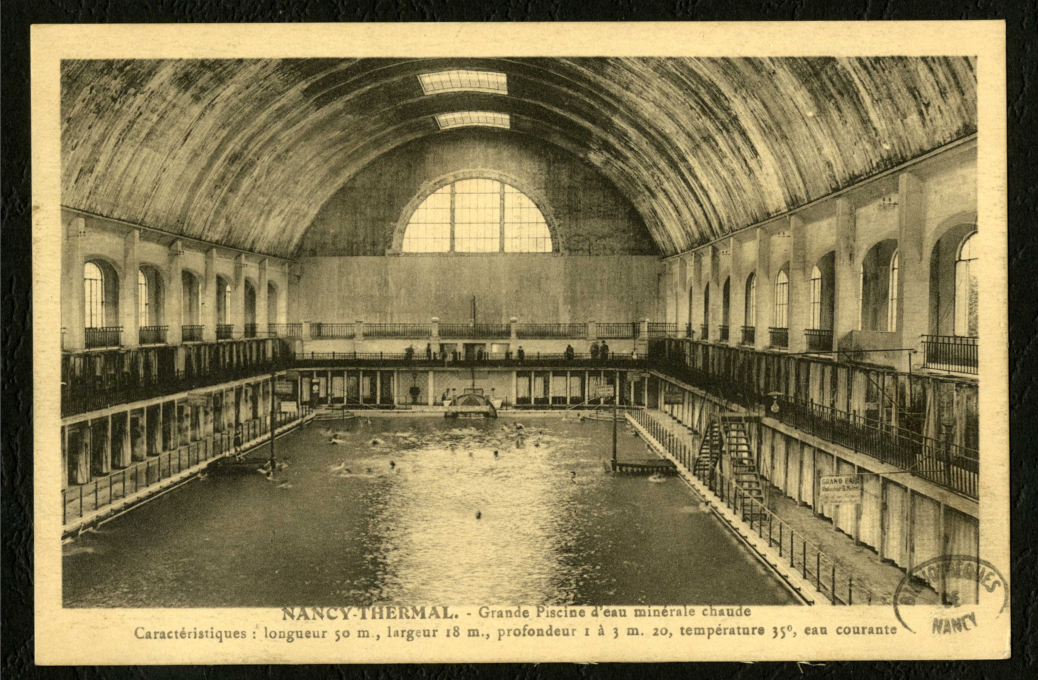 Contenu du Grande piscine d’eau minérale chaude