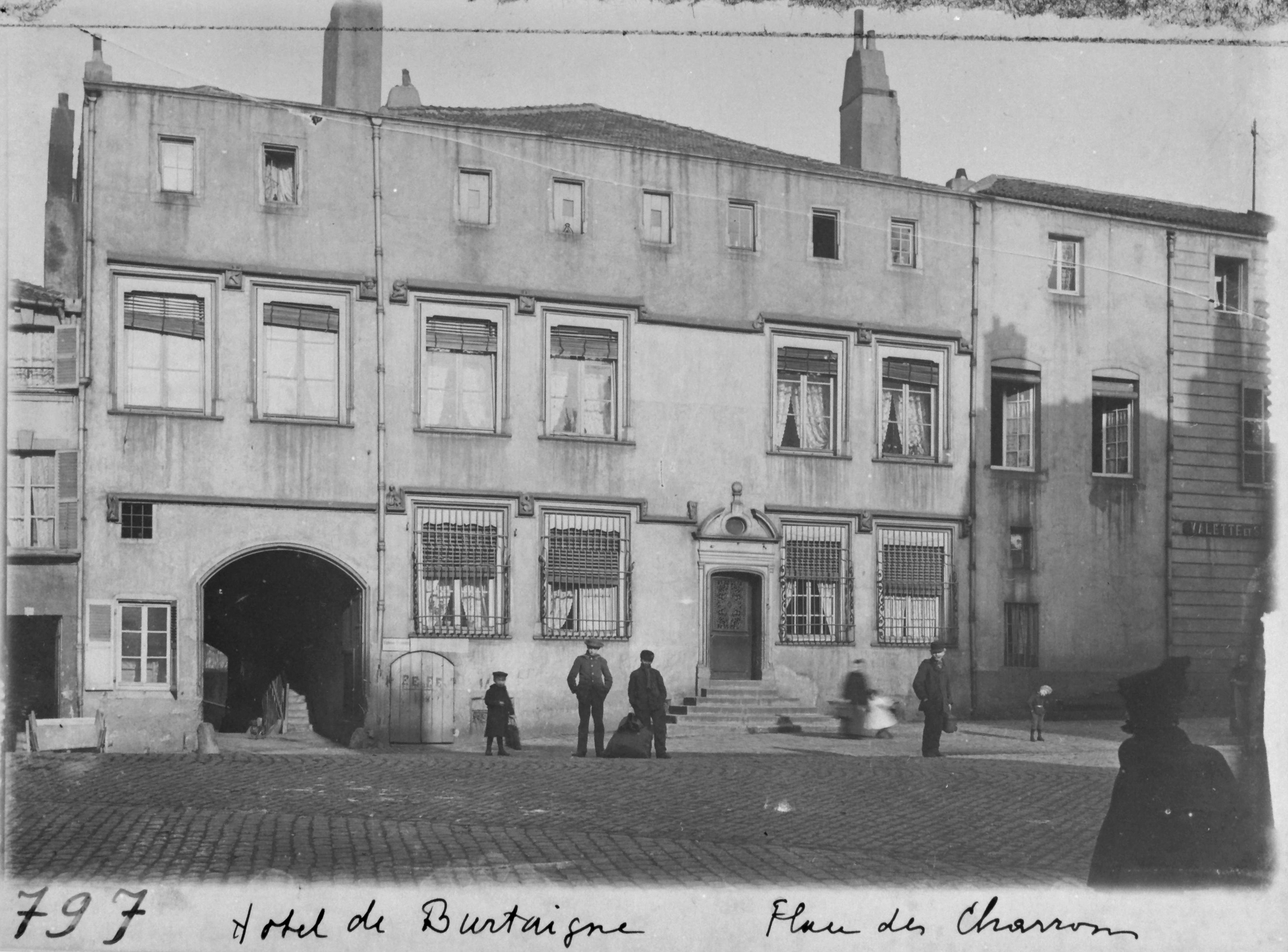 Contenu du Hôtel de Burtaigne, place des Charrons