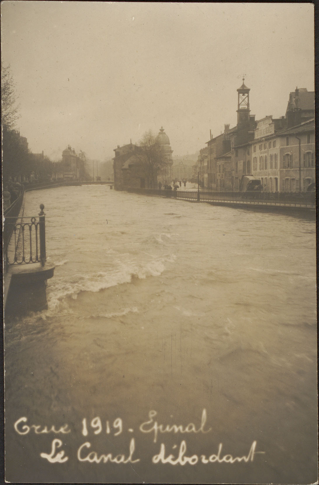 Contenu du Crue 1919, Épinal, Le Canal débordant