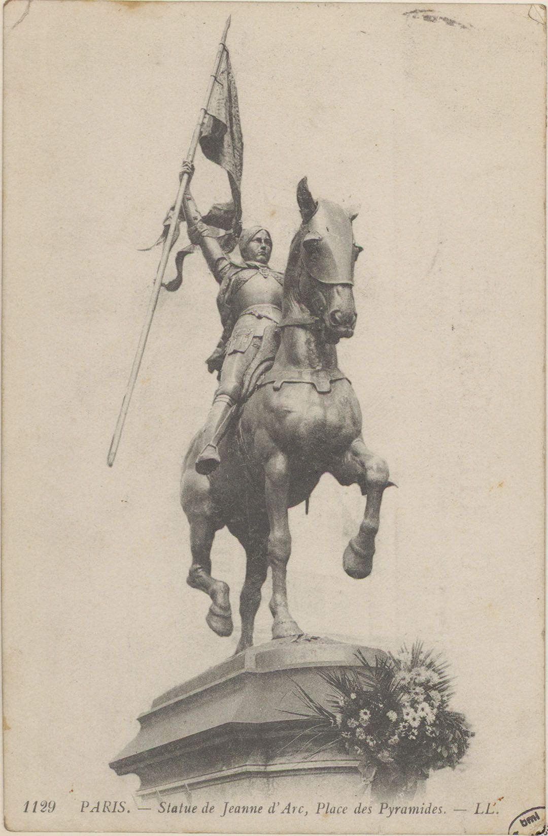 Contenu du Paris, Statue de Jeanne d'Arc, Place des Pyramides