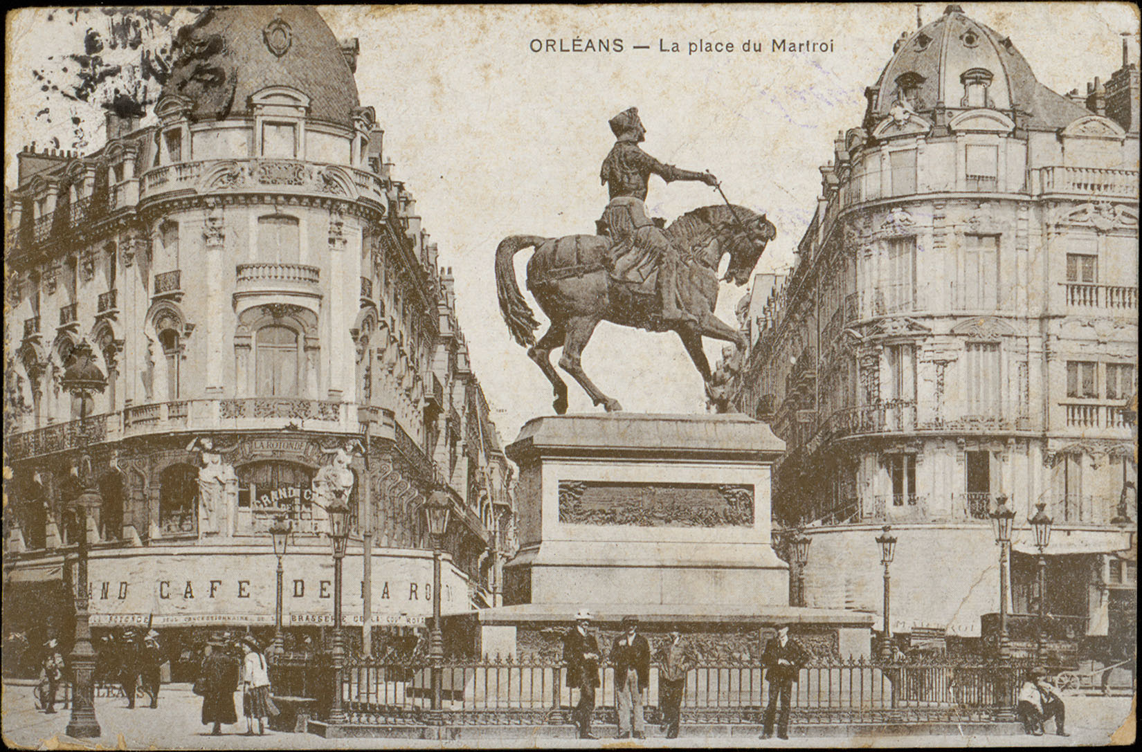 Contenu du Orléans, La Place du Martroi