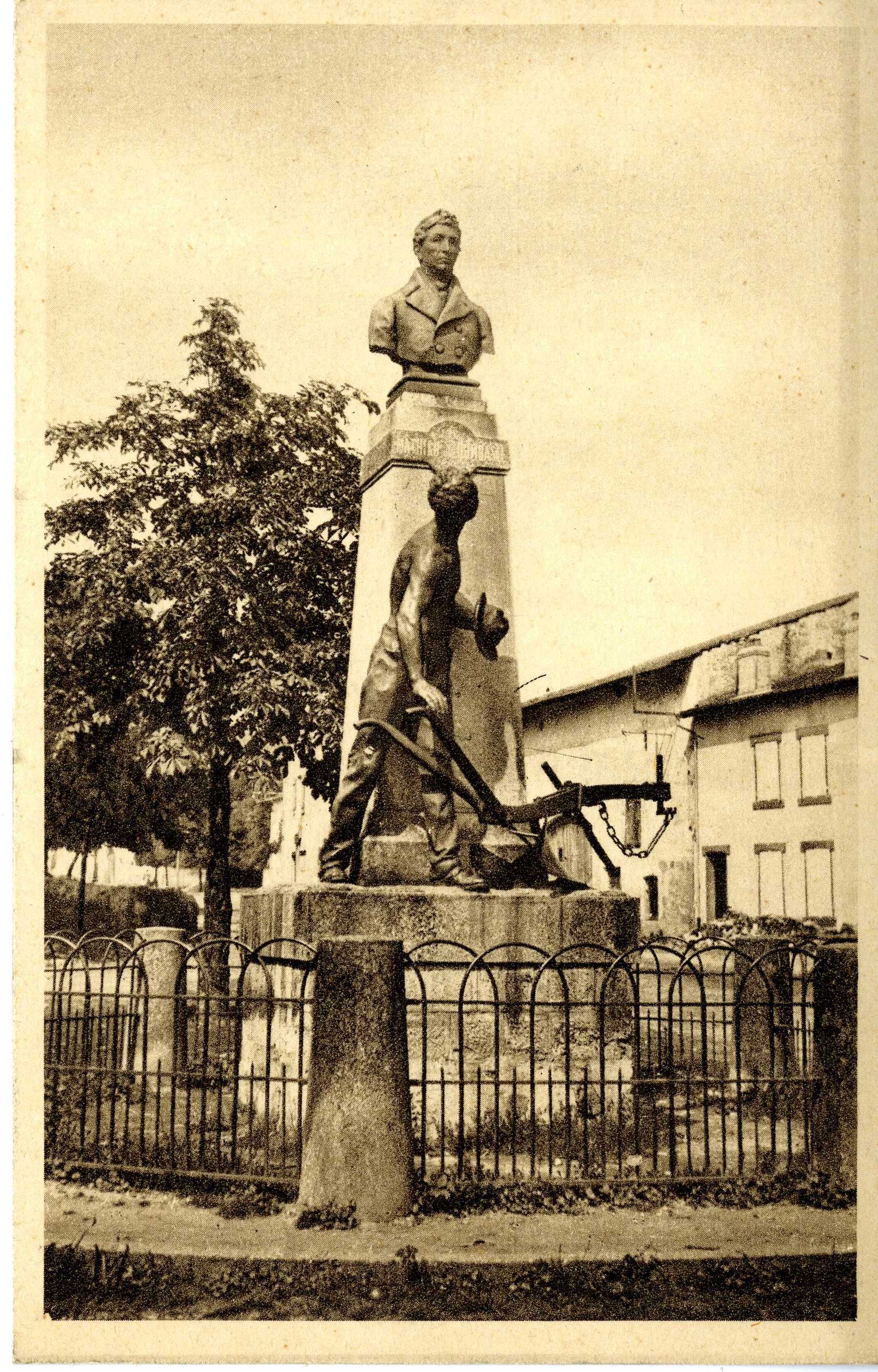 Contenu du Roville-devant-Bayon : le monument Mathieu de Dombasle avant le pillage du bronze par les allemands (1943)