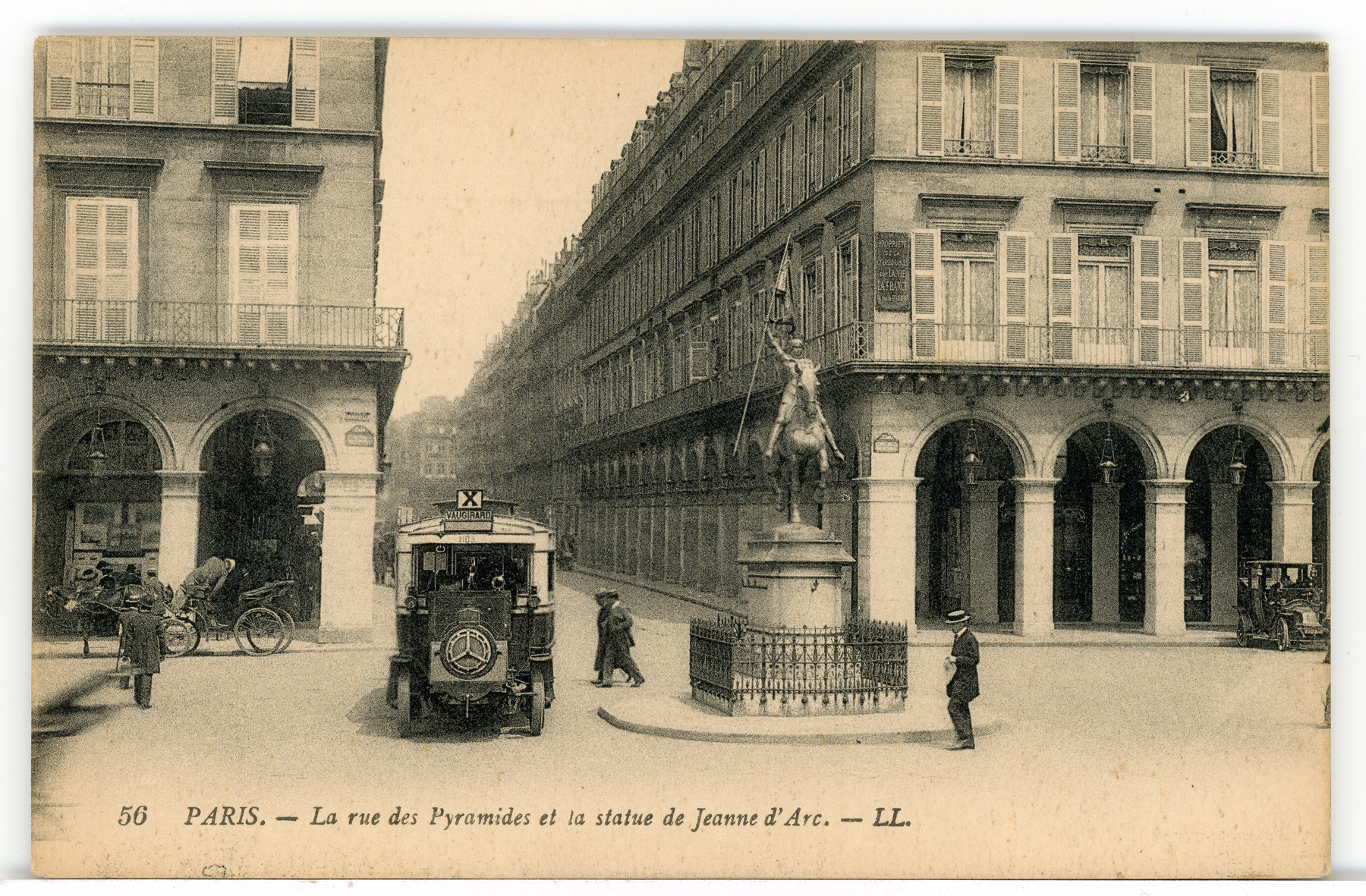 Contenu du Paris - La rue des Pyramides et la statue de Jeanne d'Arc