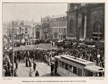 Obsèque des victimes du bombardement par avion du 27 avril 1915
