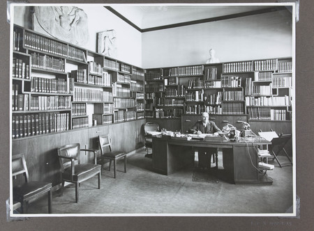 Bureau du conservateur après les travaux de réfection des années 1930