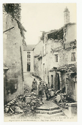 Verdun. La rue sur les gros degres après le bombardement. Guerre 1914-1916