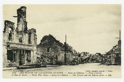 Les ruines de la Grande Guerre. Anizy-le-Château. Place d'Armes et rue des…