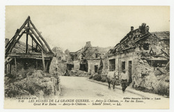 Les ruines de la Grande Guerre. Anizy-le-Château. Rue des Ecoles