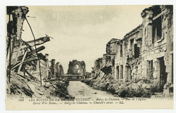 Les ruines de la Grande Guerre. Anizy-le-Château. Rue de l'Église