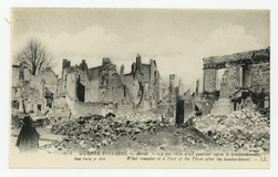 Arras. Ce qui reste d'un quartier après le bombardement. Guerre 1914-1916
