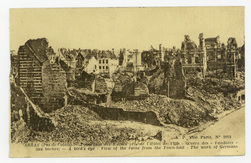 Arras (Pas-de-Calais) : panorama des ruines pris de l'Hôtel de Ville, oeuv…