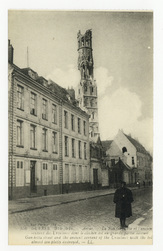 Arras. La rue Gambeta et l'ancien couvent des Ursulines dont le clocher es…