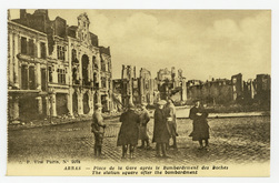 Arras (Pas-de-Calais) : place de la Gare après le bombardement des Boches