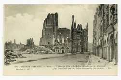 Arras. L'Hôtel de Ville et le beffroi détruits par les Allemands, guerre 1…