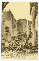 Arras (Pas-de-Calais) : intérieur de l'église Saint-Jean-Bapt. Exploit des…