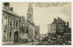 Albert (Somme). Un coin de la ville après les passage des Allemands. Guerr…