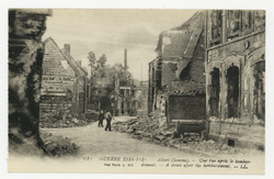 Albert (Somme). Une rue après le bombardement. Guerre 1914-1916