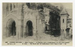 Albert (Somme). La Basilique après le bombardement n'est plus qu'un moncea…
