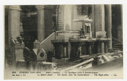 Albert (Somme). La Basilique après le bombardement. Le maître-autel. Guerr…