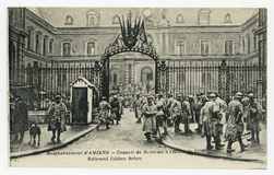 Bombardement d'Amiens : conseil de réforme à l'Hôtel de Ville