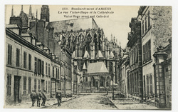 Bombardement d'Amiens. La rue Victor-Hugo et la Cathédrale