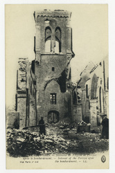 Intérieur de l'église de Pervyse après le bombardement. Guerre 1914-1915