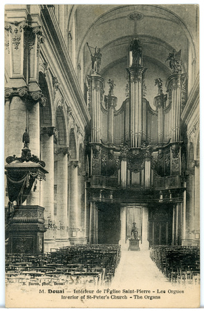 Douai. Intérieur de l'église Saint-Pierre. Les orgues