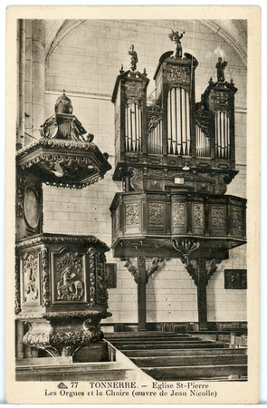 Tonnerre. Eglise St-Pierre. Les orgues et la chaire