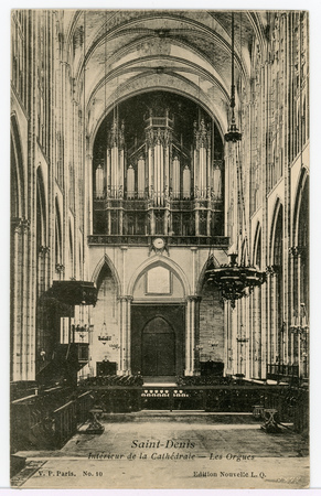Saint-Denis. Intérieur de la cathédrale. Les orgues