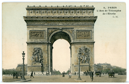 Paris - L'Arc de Triomphe et La Place de L'Étoile