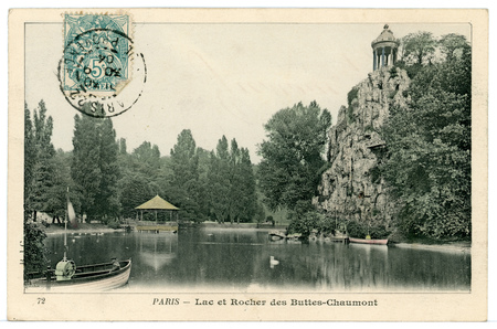 Paris - Lac et Rocher des Buttes-Chaumont