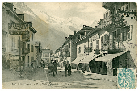 Chamonix. Rue nationale et le Mt. Blanc