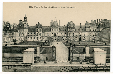 Palais de Fontainebleau. Cour des Adieux