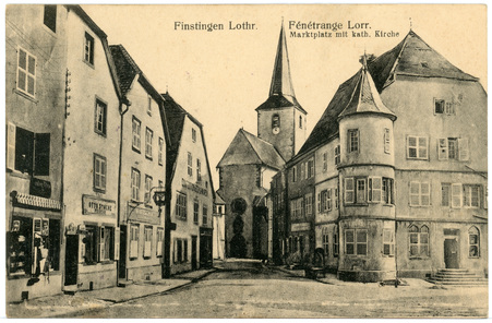 Finstingen Lothr. Fénétrange Lorr. - Marktplatz mit Kath Kirche