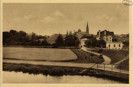 Montigny-les-Metz.- Vue prise du Canal. Église-Sainte Famille-Sacré Cœur