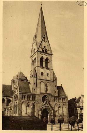 Montigny-les-Metz. Église - Façade et Tour de 70 mètres