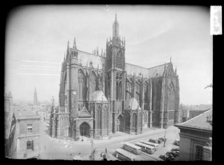 Vue de la cathédrale Saint-Étienne depuis la place d'Armes