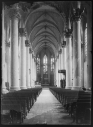 [Intérieur de l’Église Saint-Clément dans le quartier du Pontiffroy]