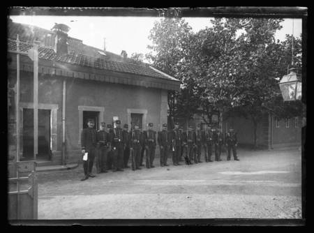 Saint-Dié-des-Vosges – Le 10e B.C.P., poste de police, parade de la garde
