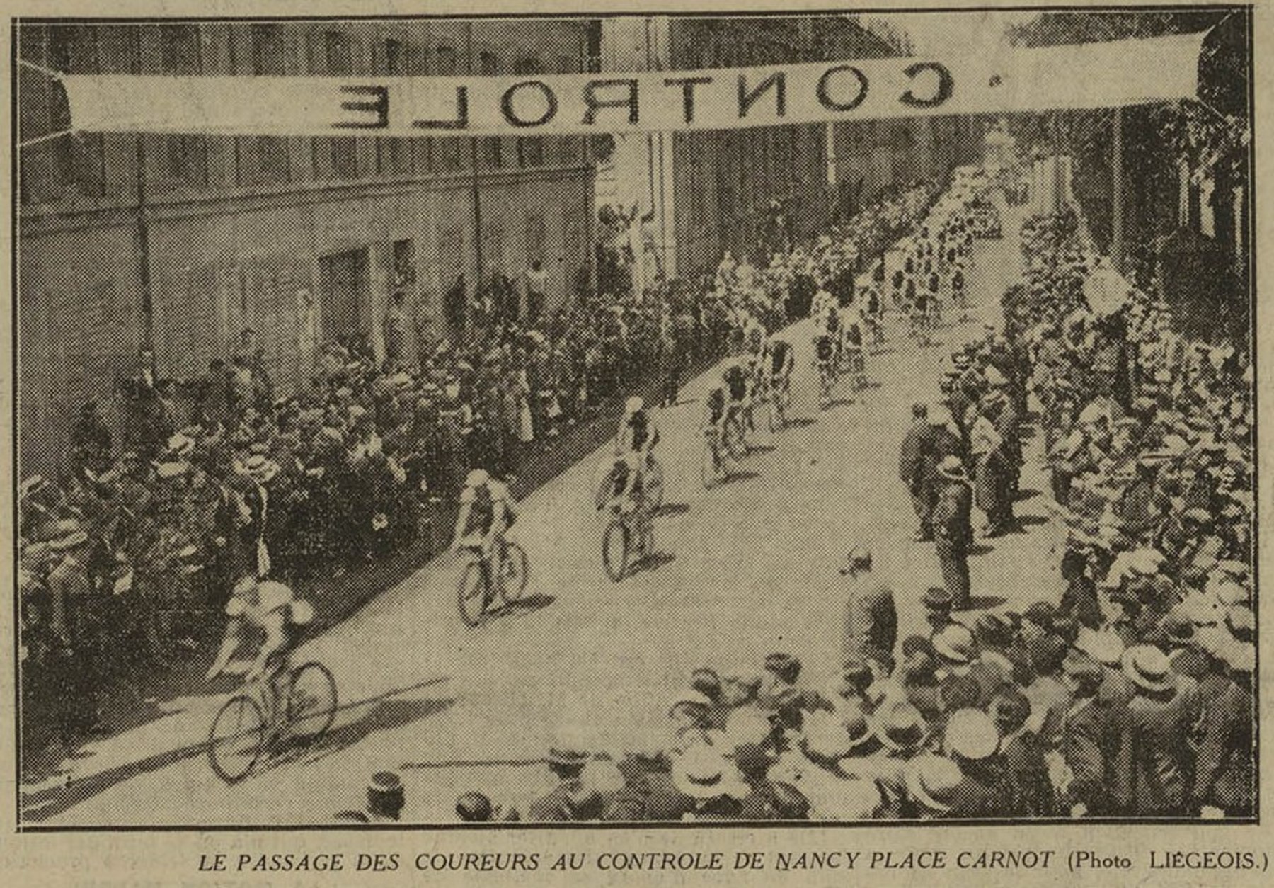 Contenu du Le passage des coureurs au contrôle de Nancy Place Carnot Contenu du Le passage des coureurs au contrôle de Nancy Place Carnot