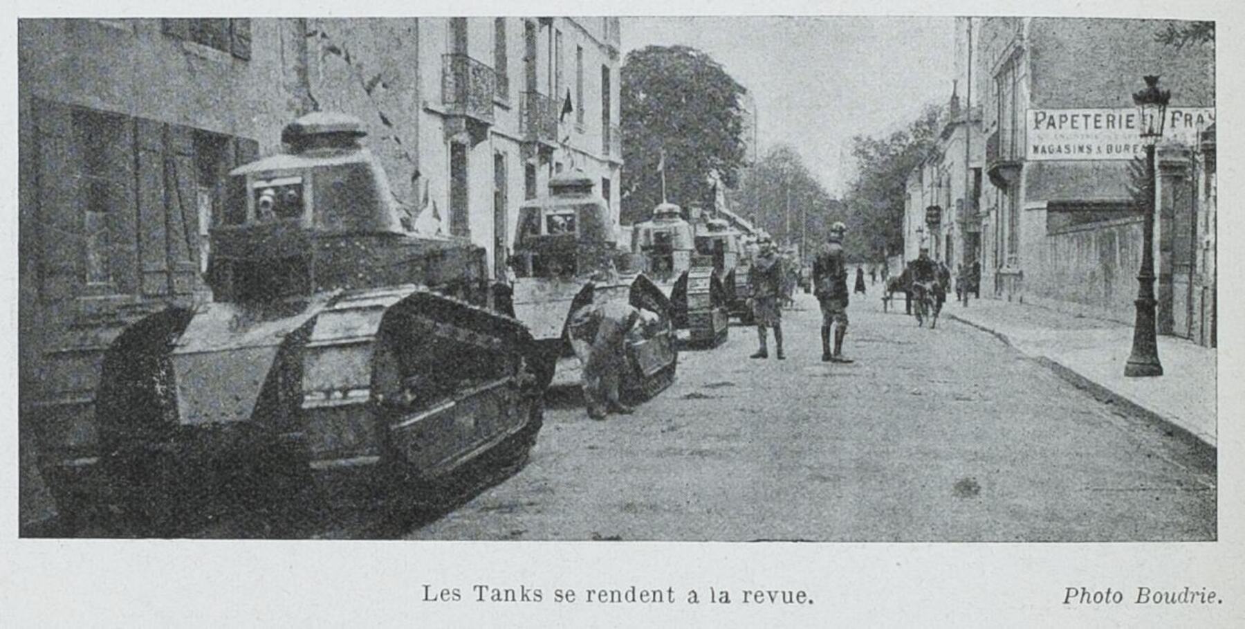 Contenu du Les Tanks se rendent à la revue