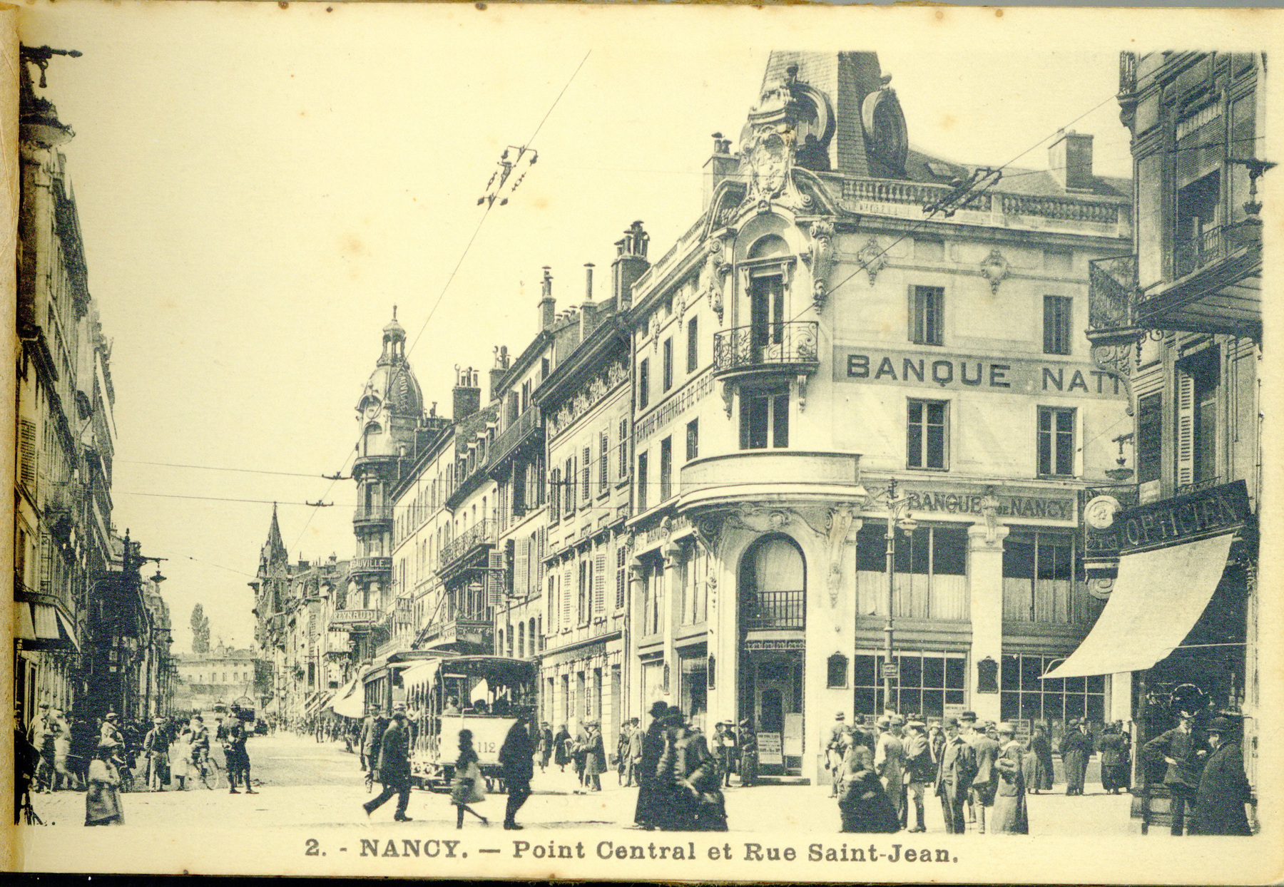 Contenu du Le point-Central et rue Saint-Jean Contenu du Le point-Central et rue Saint-Jean