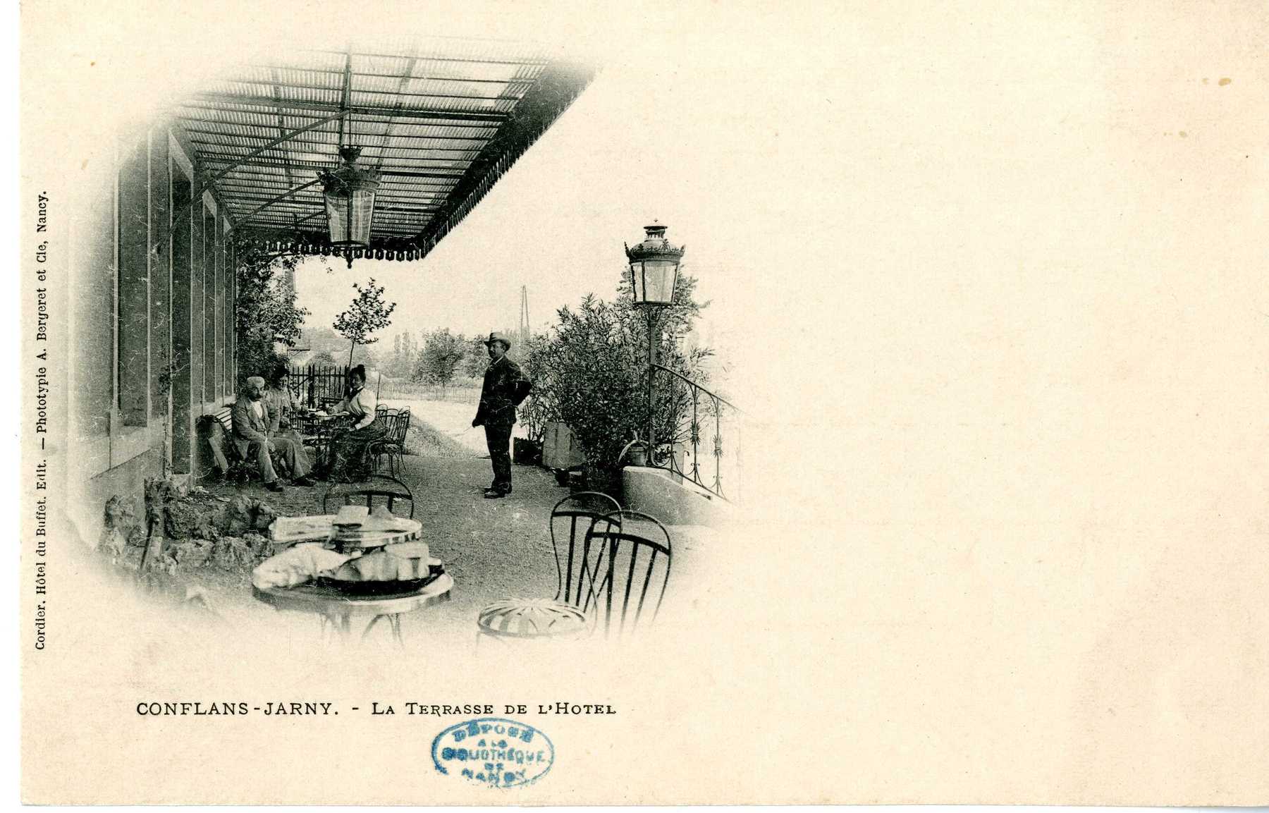 Contenu du Conflans-Jarny : La terrasse de l'hôtel