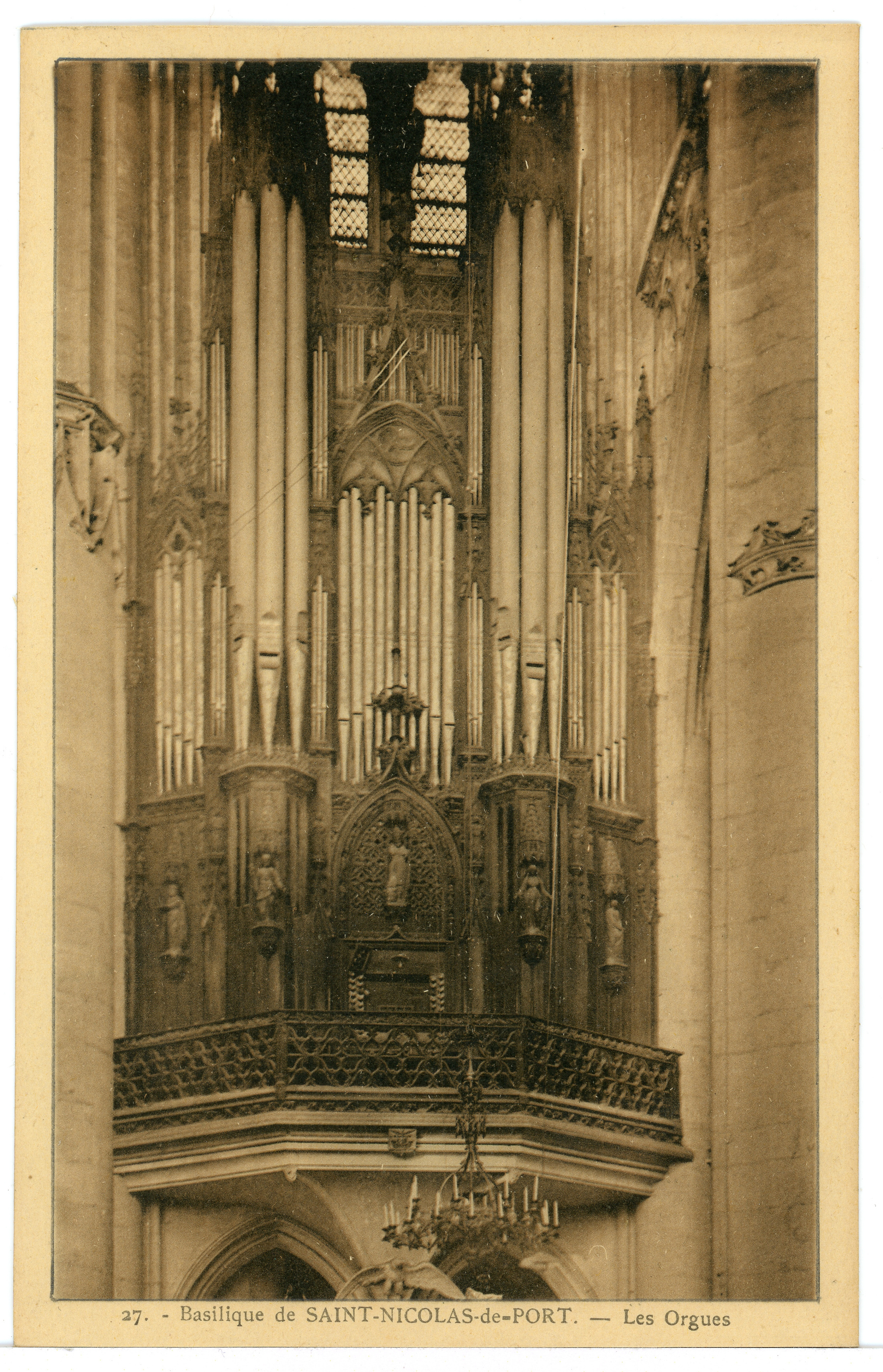 Contenu du Basilique de Saint-Nicolas-de-Port. Les orgues.