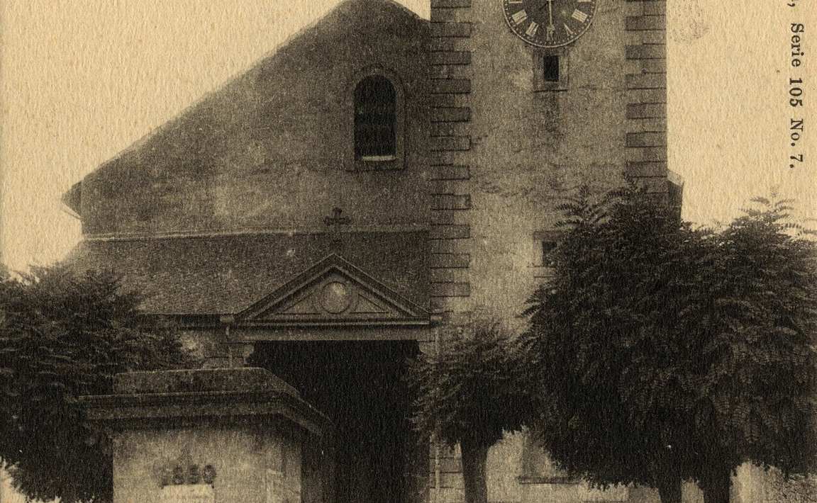 Contenu du La Fontaine de la place de l'église à Châtel Saint Germain