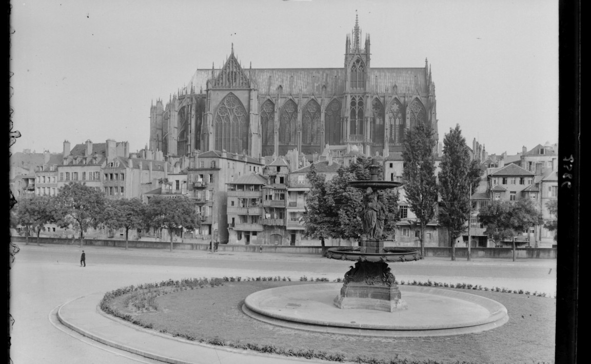 Contenu du La Fontaine de la place de la Comédie à Metz