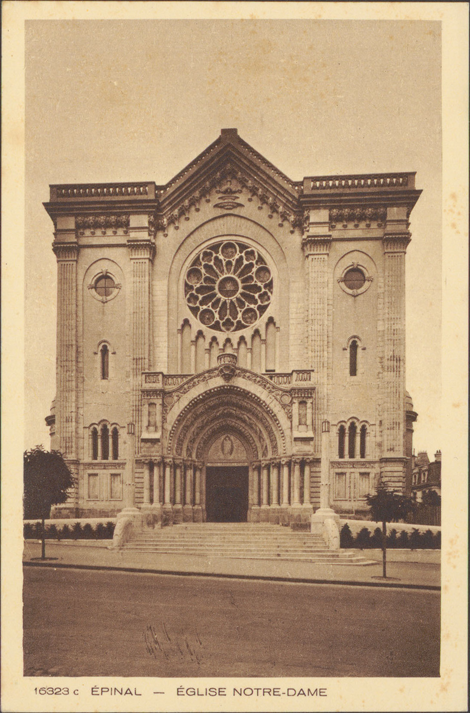 Contenu du La façade de l'église