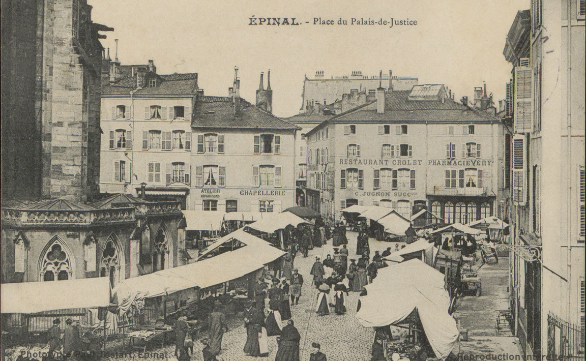 Contenu du Le marché de la place du Palais-de-Justice à Épinal